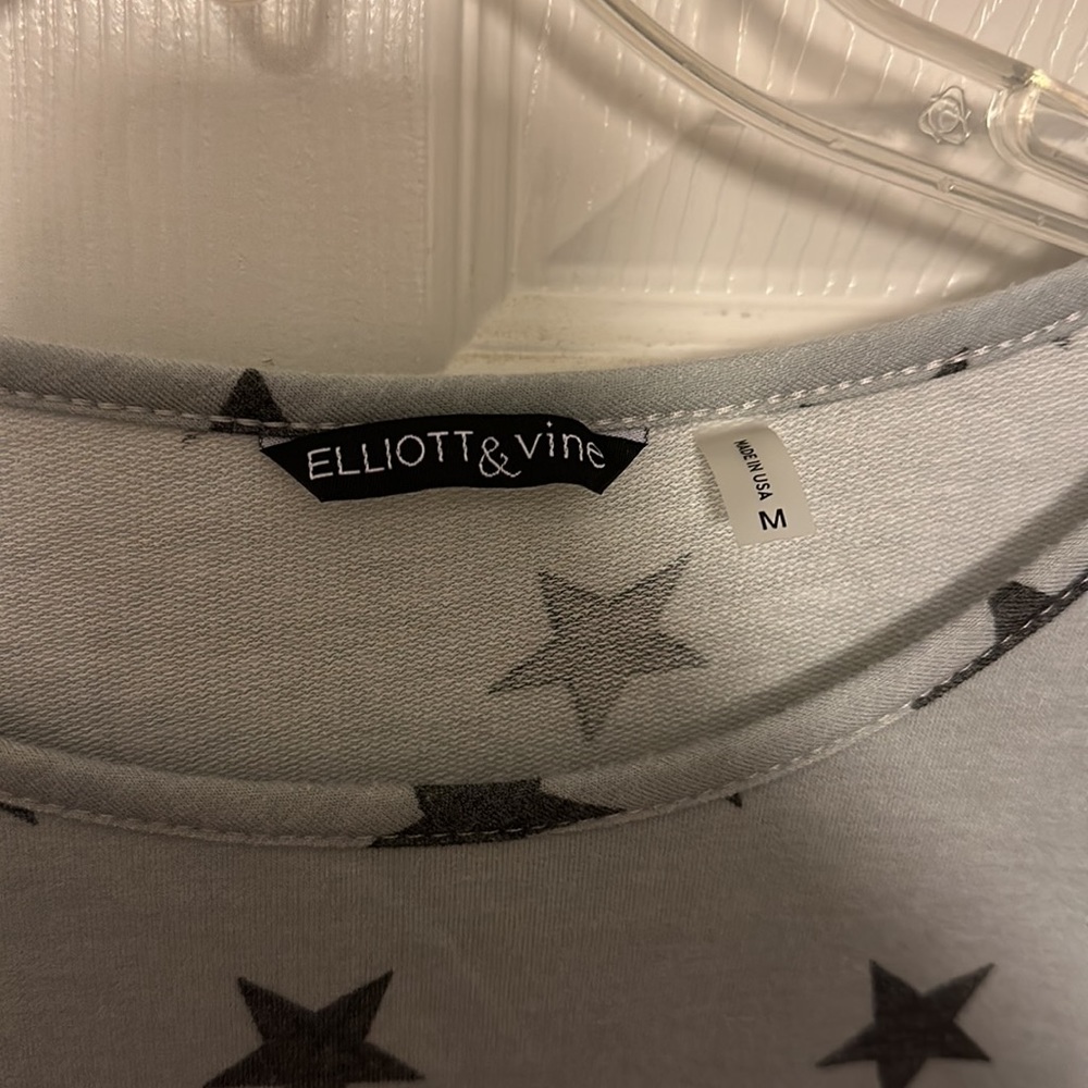 Elliott & Vine Star Print Ruffle sleeve Top - Picture 6 of 6